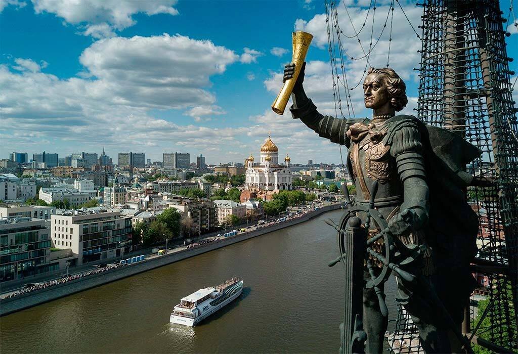 Памятник Петру I на Москве-реке