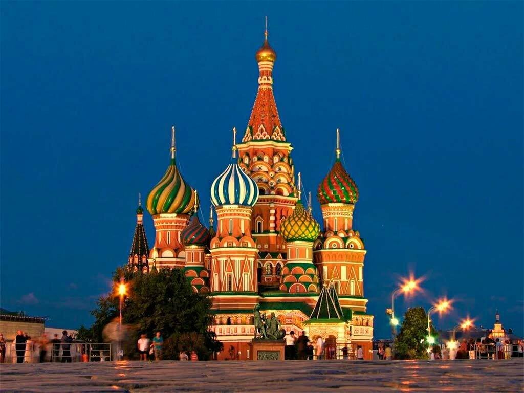 Собор Василия Блаженного вечером